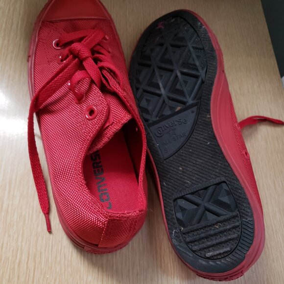 EUC CTAS Converse Classic Low Days Ahead 150196F Red Monochrome (5M / 7W) - Picture 5 of 7